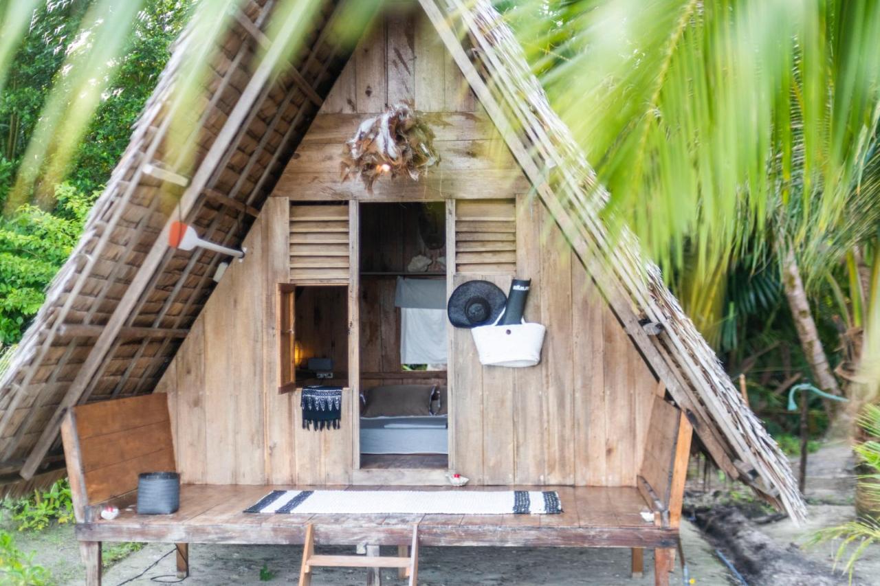 Tailana Island Pulau Banyak Hotel Alaban ภายนอก รูปภาพ