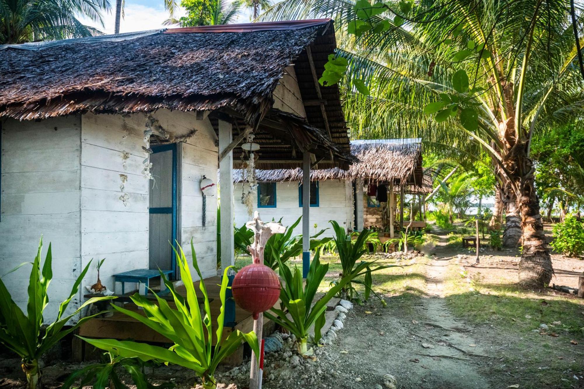 Tailana Island Pulau Banyak Hotel Alaban ภายนอก รูปภาพ